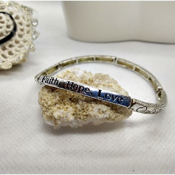 Slim. Simplistic silver stretch‎ love bracelet - Picture 1 of 2